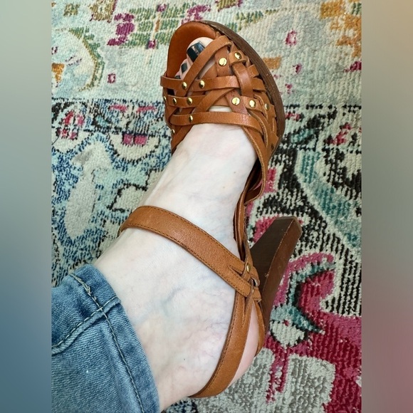 🎉Michael by Michael Kors Classic Brown Leather 5” Heels w/Gold Accents Size 8 - Picture 6 of 13